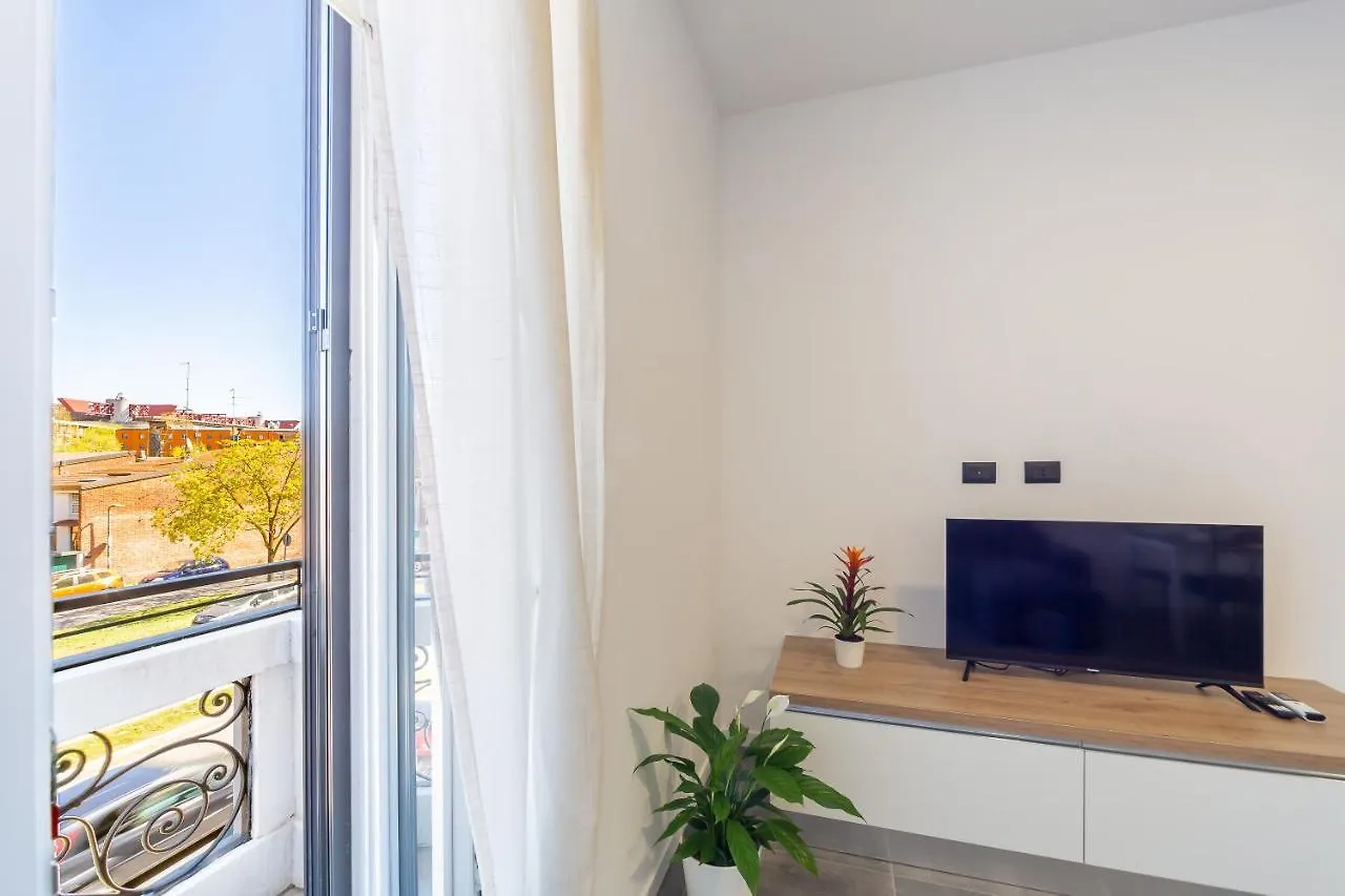 Khl Apartments Milano 0*,  Italia