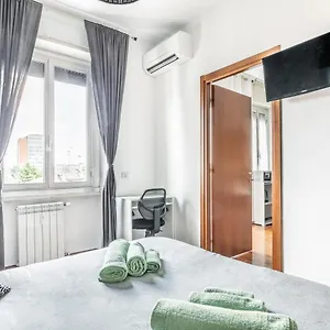 'tribal House' Sansiro-rhofiera-duomo Milano